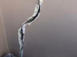 '피사의 사탑'처럼 옆으로 기우는 아파트…주민들 불안감 호소