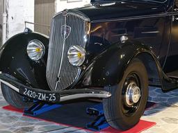 우아한 자태와 세련된 감성의 <strong>푸조</strong> 401 D 리무진