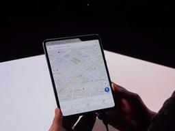 [영상] '갤럭시 폴드' 시연, <strong>구글맵</strong> 켜자 "와~" 환호