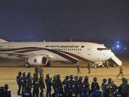 방글라데시서 <strong>여객기</strong> 납치 시도…"승객 전원 탈출·용의자 사살"