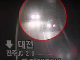 ‘<strong>고속도로</strong> 30km’ 사고 영상 보니 ‘엉금엉금’…70대 운전자 “느낌은 있었는데”