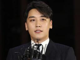 "모든 의혹 조사 마쳐" <strong>승리</strong>, 장장 8시간30분 <strong>경찰조사</strong> 끝 귀가