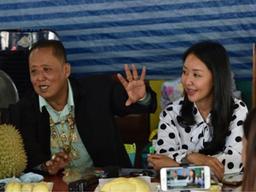 태국 <strong>두리안</strong> 갑부 "딸 신랑감 공개 오디션"…수백명 몰려