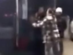 "어른 셋이 중학생 집단 <strong>폭행</strong>" 목격자 영상 확산되며 논란