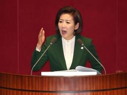 유시민, 나경원 연설에 "사시 공부할 때 <strong>헌법</strong> 공부 안 하나"