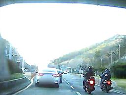 부산에서 차량납치 목격 퀵서비스 기사 2명 추격전으로 50대 검거