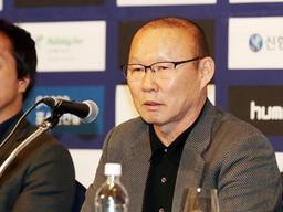 뿔난 <strong>박항서</strong> <strong>감독</strong> “훈련할 시간이 모자라”