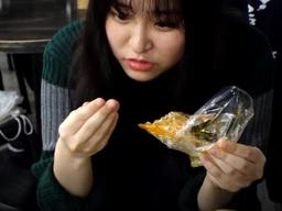 치킨·족발·닭발 먹을 때 비닐장갑 껴도 손에 기름 묻는 이유