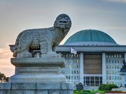 <strong>국회</strong>의사당 준공 때, 와인 72병 앞마당에 묻은 사연