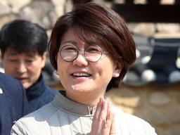 "제3의 피해자 있어" <strong>안희정</strong> 캠프 출신 인사, 安부인 주장 반박