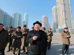 ‘볼록 사진’으로 ‘절대 권력’ <strong>선전</strong>하는 김정은