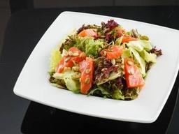 [봄철 코건강 비상, 알레르기 <strong>비염</strong>③] 알레르기 <strong>비염</strong>이라면 오메가 3 지방산 풍부한 ‘연어’ 요리가 만점