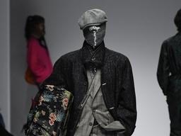 <strong>패션</strong>계 강타한 미세먼지 이게 올해의 <strong>마스크</strong><strong>패션</strong>