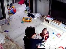 때리고, 꼬집고, 발로 차고… 14개월 아이 학대한 정부 지원 아이돌보미