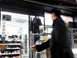 <strong>호텔리어</strong> 퇴직 4년째 알바 "아프지 않기만 원해"