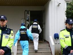 [진주 <strong>묻지마</strong> 살인] 11세 여아 사망, <strong>흉기</strong>막던 엄마도 찔려···가족 4명 사상