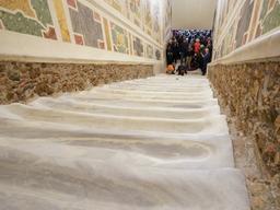 예수 사형 때 올랐던 '성 계단', 300년만에 덮개 벗었다