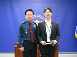 납치 용의자 잡은 <strong>시민</strong> "눈썰미로 추적, 업어치기로 마무리"