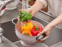 과일·<strong>채소</strong> 먹을 때 농약 제거하는 법...오해와 진실