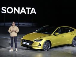 틀 벗어던지고 <strong>신차</strong> <strong>발표</strong>회 ‘진짜 주인공’ 된 자동차