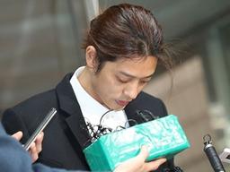 '<strong>집단성폭행</strong>' 정준영, 피해 주장女 세 번째 등장→전 소속사에 위약금 배상 [종합]