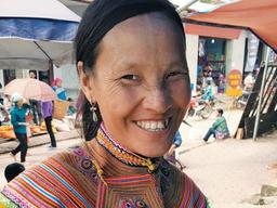 色과 미소에 압도 당하다