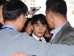 경찰, "승리, YG법카로 日투자자 호텔비 3000만원 결제" 성접대 첫 시인도