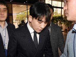 <strong>승리</strong> '<strong>성접대</strong> 정황' 법카로 호텔비 3000만원 결제...경찰, YG 수사 검토