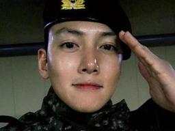 '현역 만기 제대' <strong>지창욱</strong> "실감 안나…좋은 작품으로 인사"