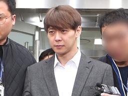 '연인→소속사→팬→변호사'…모두가 <strong>박유천</strong>에 등 돌렸다