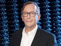 [단독] 온라인 대신 오프라인 매장 고집 … '청개구리' 샤넬