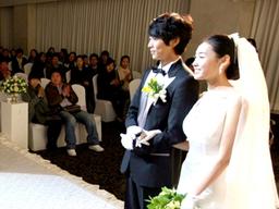 ‘가문’ 과시하던 <strong>청첩장</strong>, 신랑·신부가 주인공으로