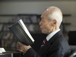 "같은 날 죽자더니..." 아내 그리며 한시 쓰는 94세 남편