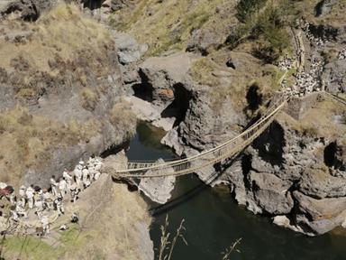 페루에만 있다? 짚으로 엮어 협곡 사이 걸쳐 놓은 케스와차카다리