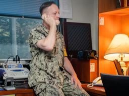 “내 여자친구는 한국인이야” “와~ 정말”… 화해무드 <strong>JSA</strong>