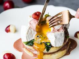 제철체리로 만든 뉴욕 브런치 ‘체리 에그베네딕트’