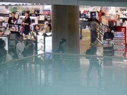 국내 첫 '<strong>입국장</strong> <strong>면세점</strong>' 31일 개장···술·화장품 파는데 담배 제외된 이유