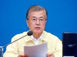 문 대통령 “<strong>기밀 유출</strong>을 공익제보로 두둔하는 정당 행태에 깊은 유감”