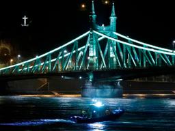 <strong>헝가리</strong> 사고 목격자 "몇 초만에 가라앉아...구명조끼 꺼낼 시간 없었을 것"