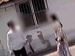 고무<strong>덮개</strong>로 식칼 막아…대낮 ‘묻지마 흉기난동’ 제압한 시민