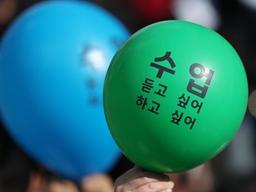 10년 걸려 박사 따서 편의점 알바···강사법이 부른 슬픈 풍경