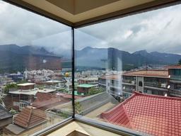 성실한 마트 주인 부부의 선물 같은 쉼터