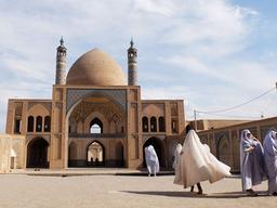 35도에 히잡을…여자로서 <strong>이란</strong>을 <strong>여행</strong>한다는 것