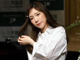 태연, 팬들에 솔직 고백 "우울증으로 고생...약물치료 중이다"