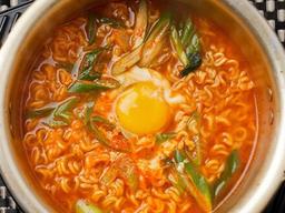 며느리에게도 비밀로 했던 <strong>라면</strong> '더 <strong>맛있게</strong>' 끓이는 꿀팁 공개