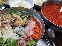 요즘 SNS에서 '핫'한 미식가들의 성지, <strong>울릉도</strong> <strong>맛집</strong> 추천