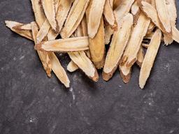 여름에 황기가 주목받는 이유…‘<strong>기력회복</strong>’과 ‘피부’