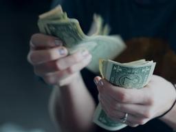 싸이월드 직원들 줄퇴사 예고…임금체불, 대금미납 가중