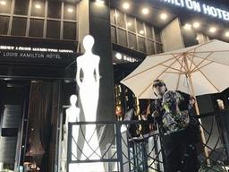 '111만원 돈다발' 뿌린 도끼, 이번엔 <strong>호텔</strong> 자랑 "멋진 내 <strong>호텔</strong>"