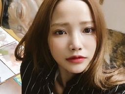 <strong>하연수</strong>의 무표정 : 언제나 웃기만을 강요하는 세상 앞에서